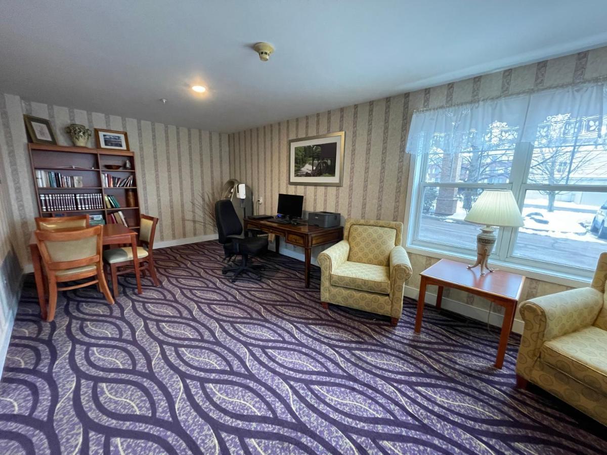 Smart Suites, Ascend Hotel Collection Южен Бърлингтън Екстериор снимка