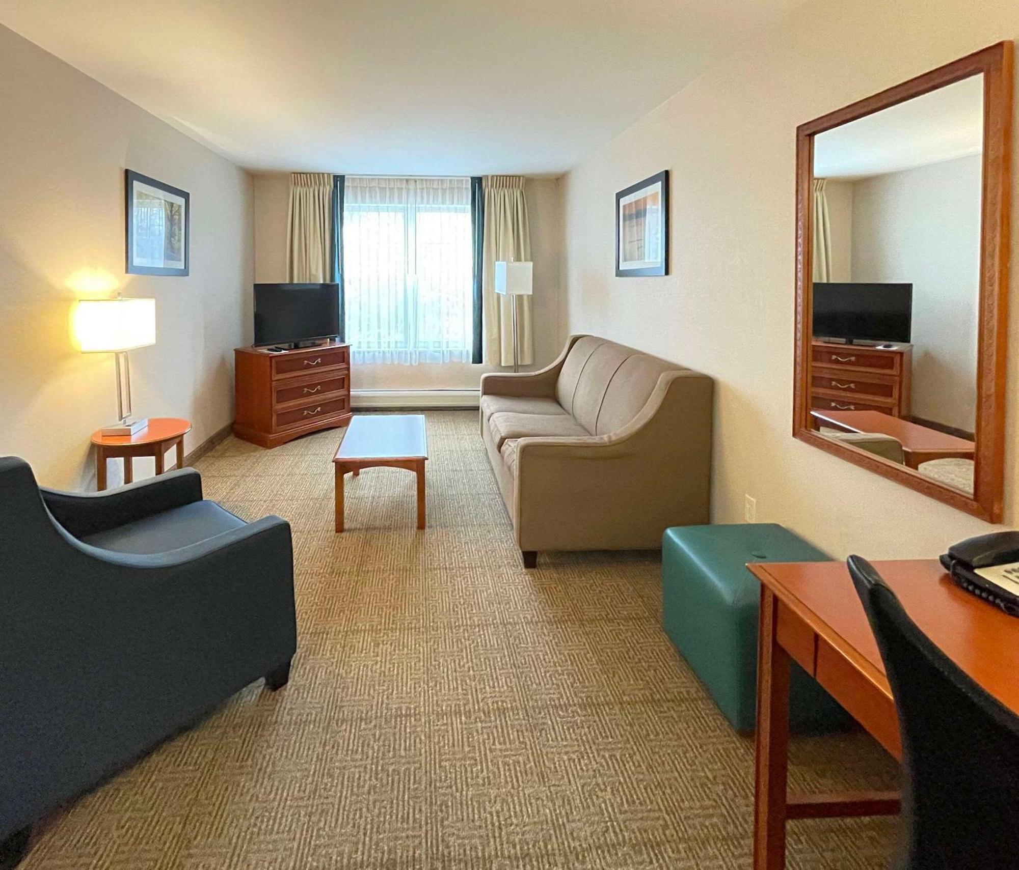 Smart Suites, Ascend Hotel Collection Южен Бърлингтън Екстериор снимка