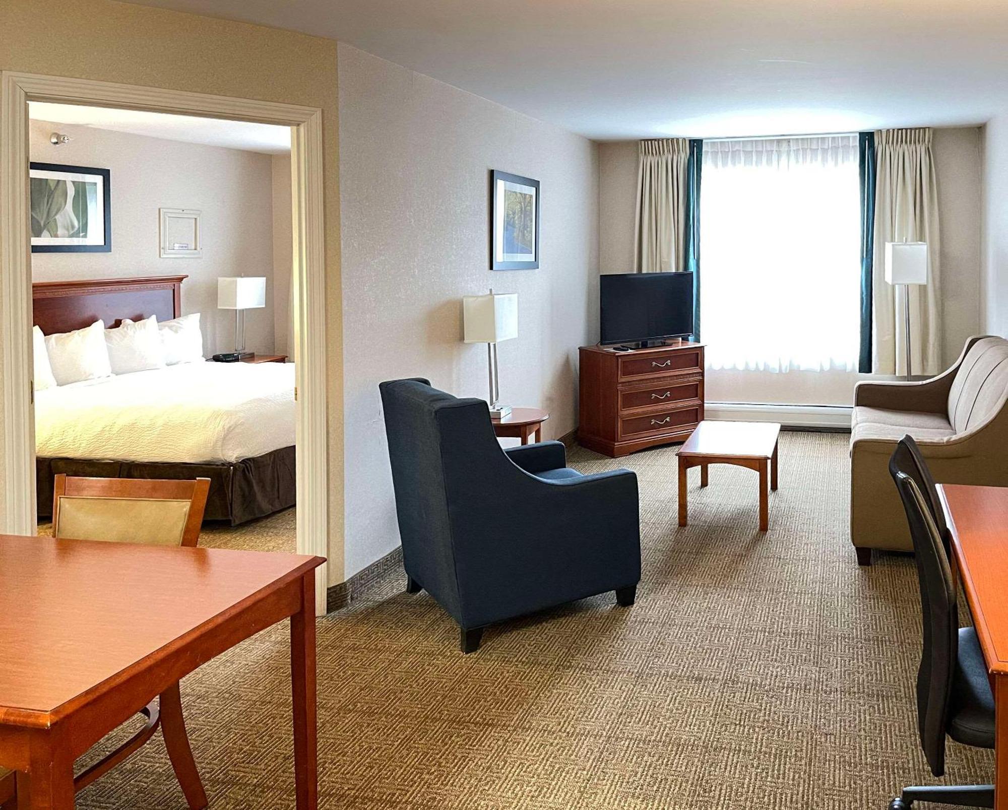 Smart Suites, Ascend Hotel Collection Южен Бърлингтън Екстериор снимка